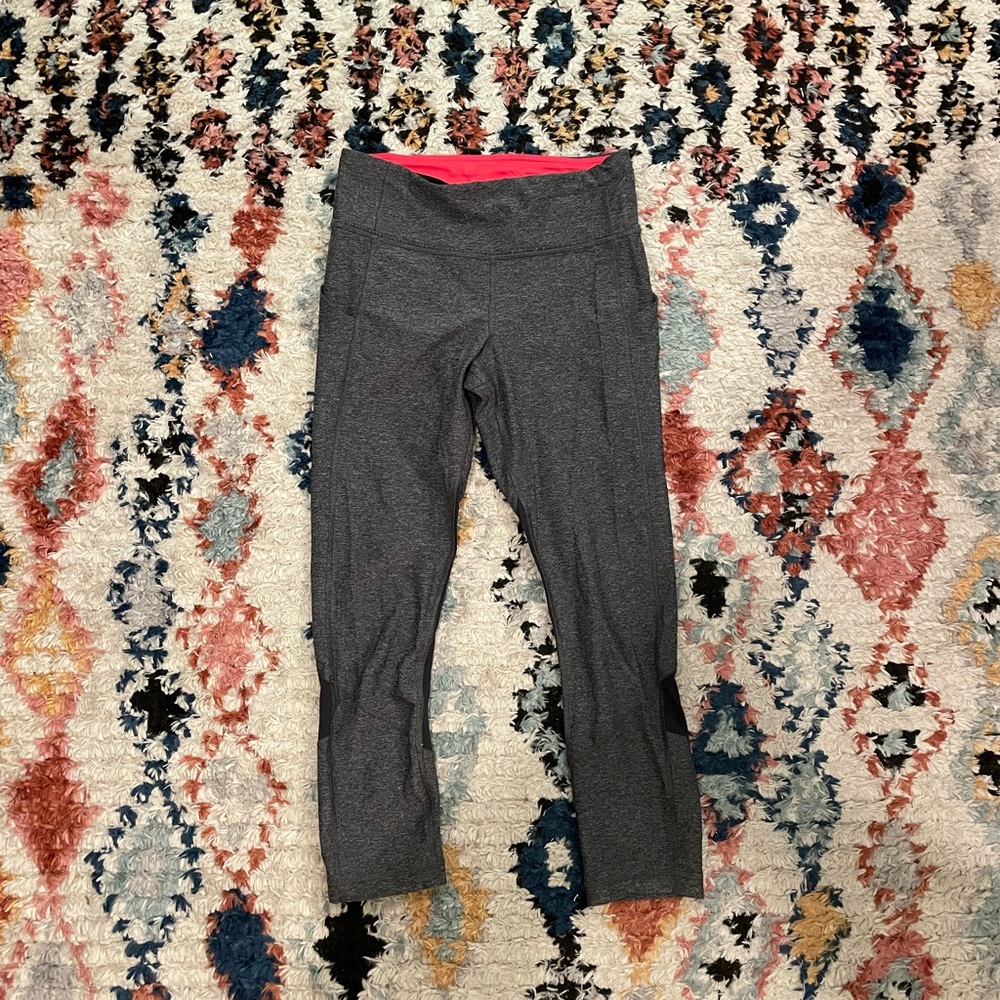 Lululemon 3/4 legging with pockets Size 4